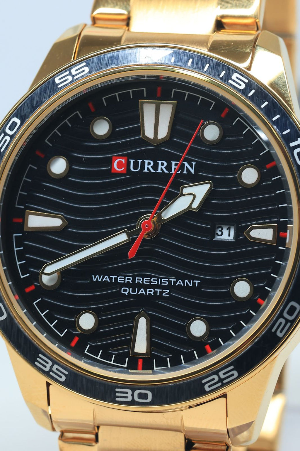 Luxury Gold Stainless Steel Men's Quartz Watch (Black Dial) | 8426
