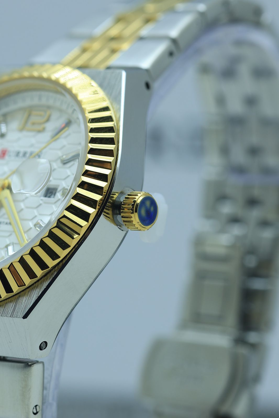 CURREN 8498 Elegant Ladies Watch