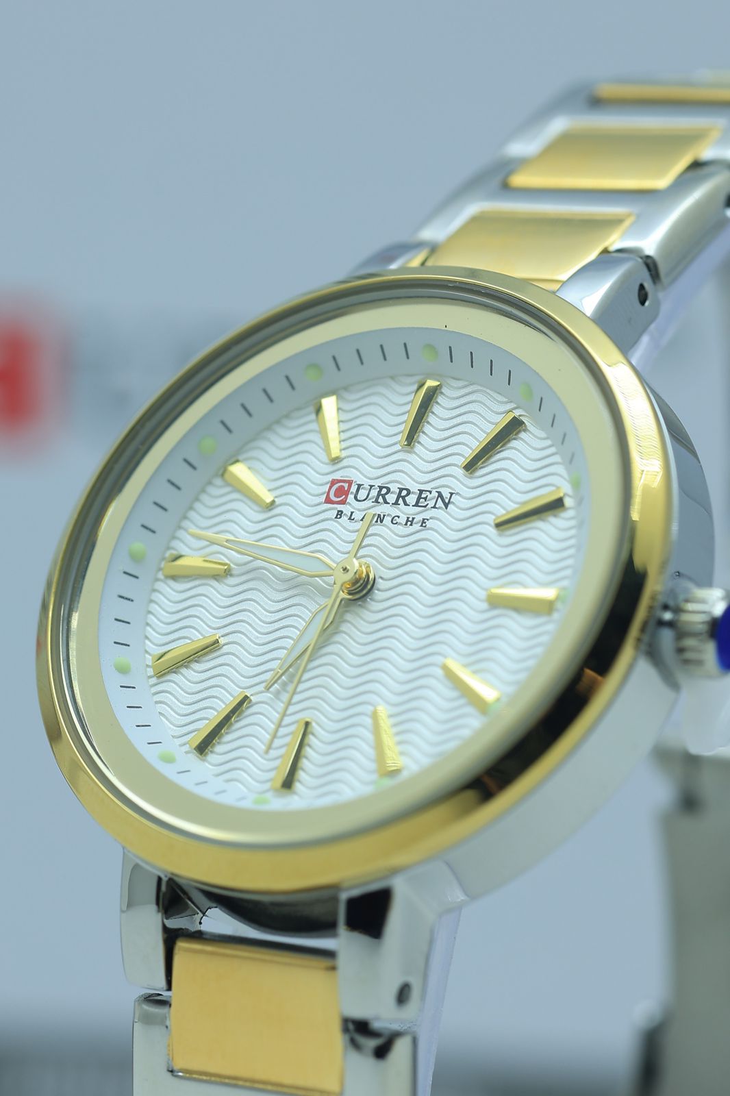 Curren 9109 women's quartz watch