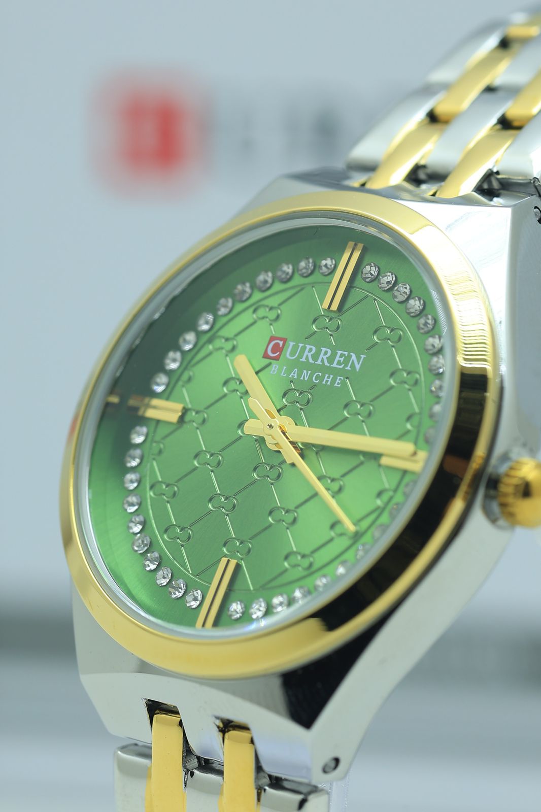 Curren 9096 women's quartz watch