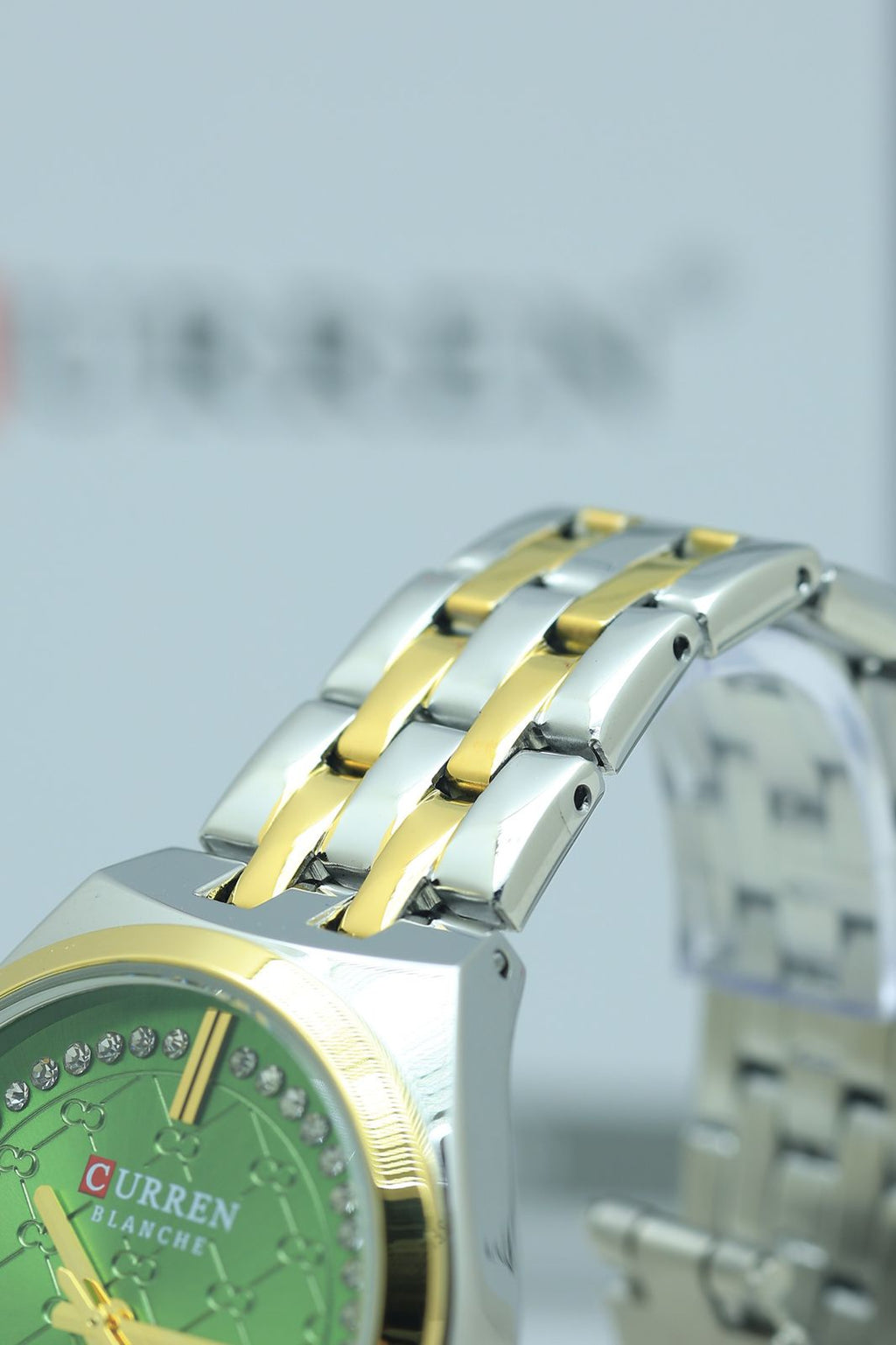 Curren 9096 women's quartz watch